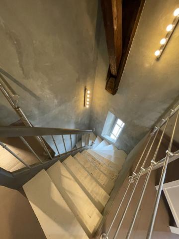 Location maison loft rénovée avec 4 chambres grand garage vue sur la Cité et terrasse à Carcassonne