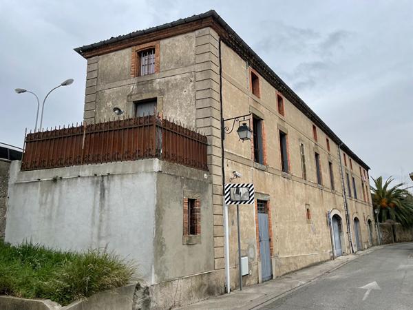 Location maison loft rénovée avec 4 chambres grand garage vue sur la Cité et terrasse à Carcassonne