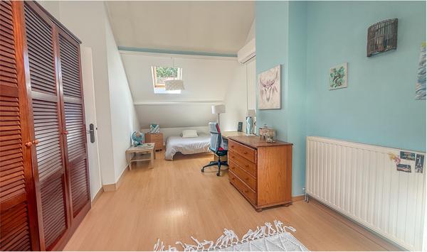 Maison Charmante maison Familiale rénovée 189m² - La Garenne - Coup de coeur ! 189.37 m²