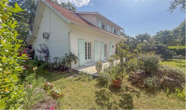 Maison Charmante maison Familiale rénovée 189m² - La Garenne - Coup de coeur ! 189.37 m²