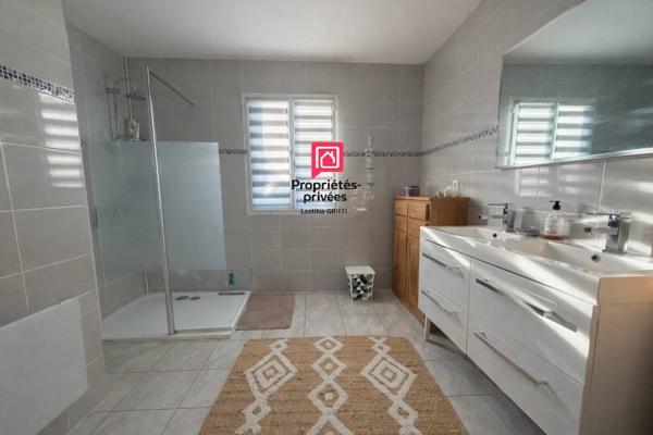 Maison Bagnols Sur Ceze 5 pièce(s) 144 m2