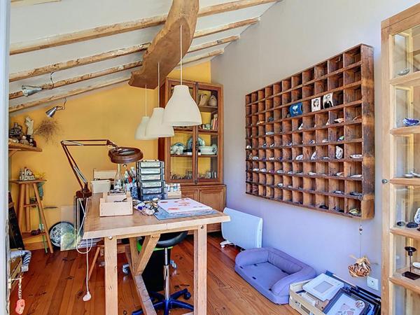 Joli ensemble en pierre avec gîte et piscine