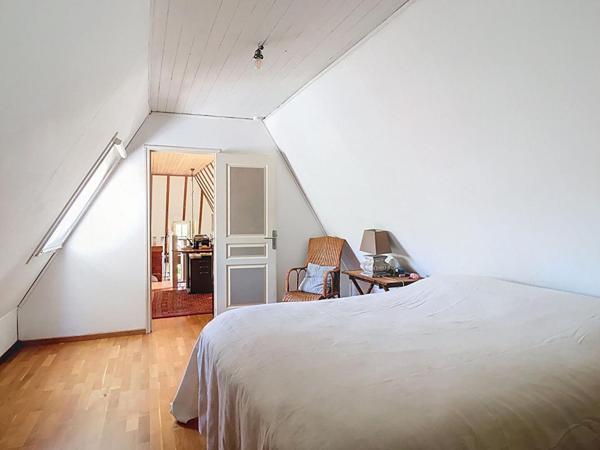 Joli ensemble en pierre avec gîte et piscine