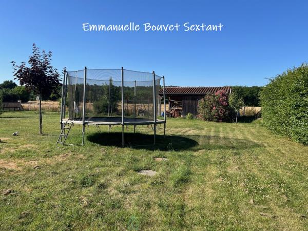 Maison contemporaine de plain-pied, 4 chambres, 2 sde, 2 wc, double-garage, 2000 m² de terrain