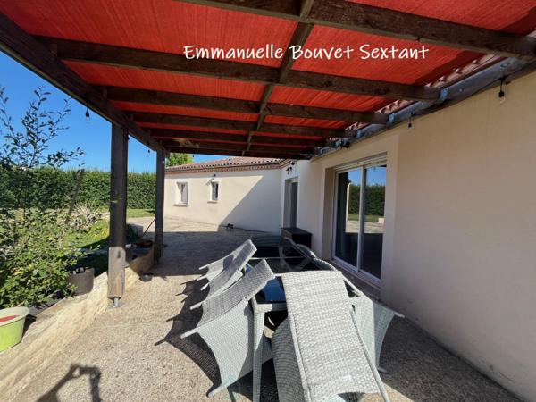 Maison contemporaine de plain-pied, 4 chambres, 2 sde, 2 wc, double-garage, 2000 m² de terrain