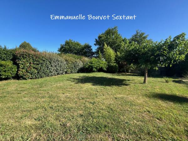 Maison contemporaine de plain-pied, 4 chambres, 2 sde, 2 wc, double-garage, 2000 m² de terrain
