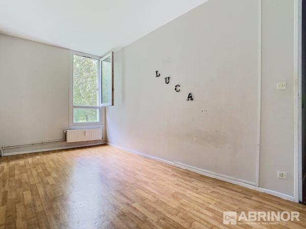 APPARTEMENT T3, EN REZ-DE-CHAUSSEE, DANS RESIDENCE SECURISEE, 2 CHAMBRES , STATIONNEMENT VILLENEUVE D ASCQ