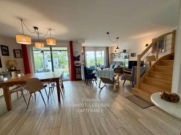 MURS ERIGNE MAISON CONTEMPORAINE DE 2019 AVEC VUE IMPRENABLE SUR LA VALLÉE(49)