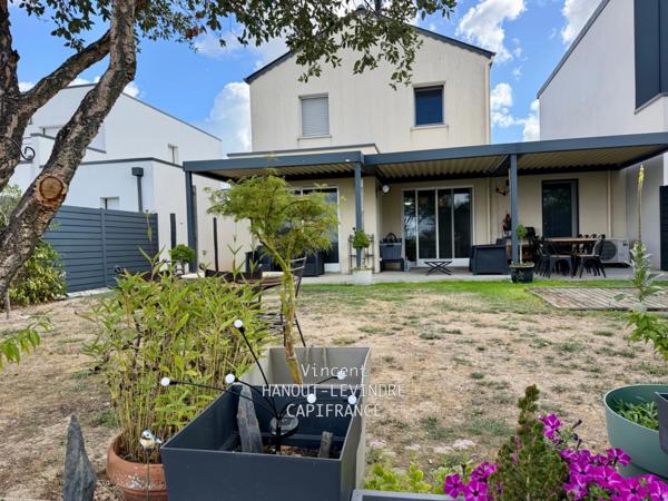 MURS ERIGNE MAISON CONTEMPORAINE DE 2019 AVEC VUE IMPRENABLE SUR LA VALLÉE(49)