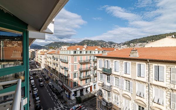 Appartement à vendre    4 pièces • 182,40 m2 Nice