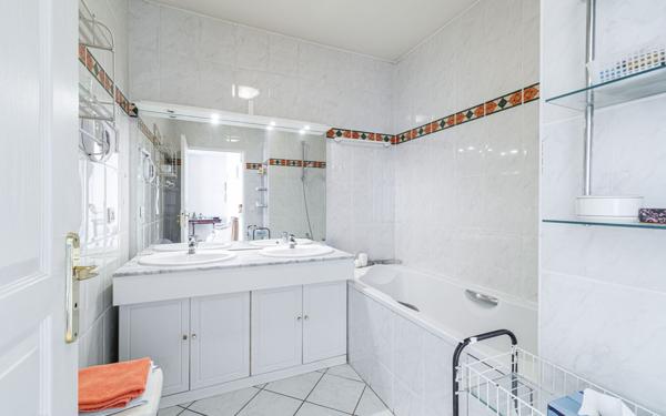 Appartement à vendre    4 pièces • 182,40 m2 Nice