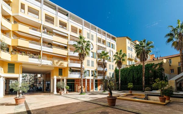 Appartement à vendre    4 pièces • 182,40 m2 Nice