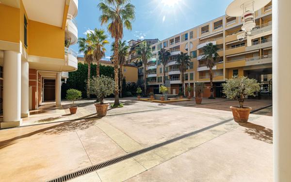 Appartement à vendre    4 pièces • 182,40 m2 Nice