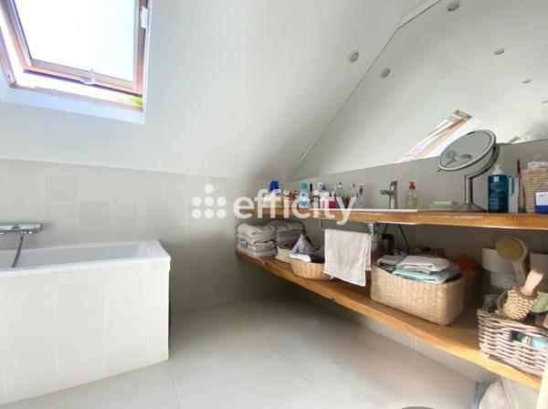 Maison
         6 pièces
        - 122 m² Bien prestige 930 000 € *