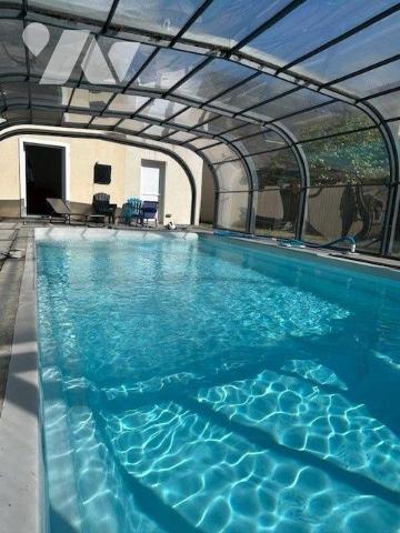 MAISON A VENDRE LES PONTS DE CE
Commerces, services, écoles, transports...
Ravissante maison ...