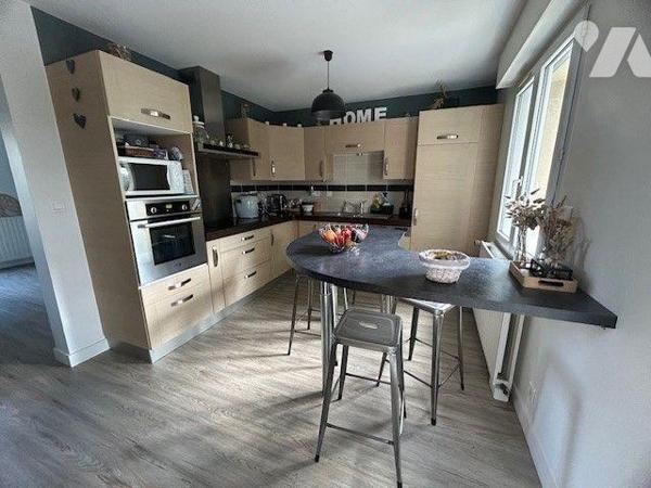 MAISON A VENDRE LES PONTS DE CE
Commerces, services, écoles, transports...
Ravissante maison ...