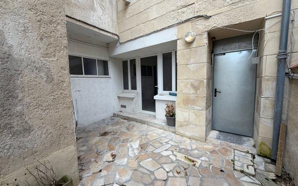 Immeuble à vendre    2 pièces •  Saintes