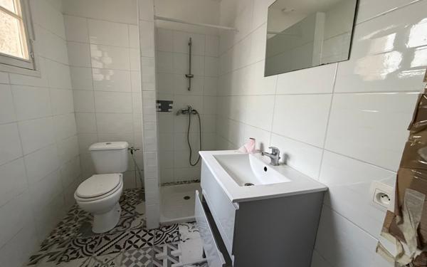 Immeuble à vendre    2 pièces •  Saintes