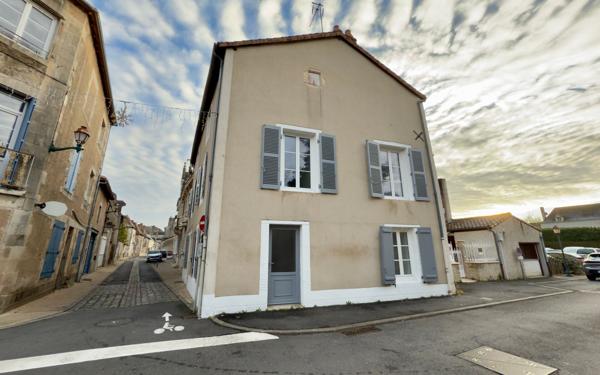 Immeuble à vendre    4 pièces • 120 m2 Montmorillon