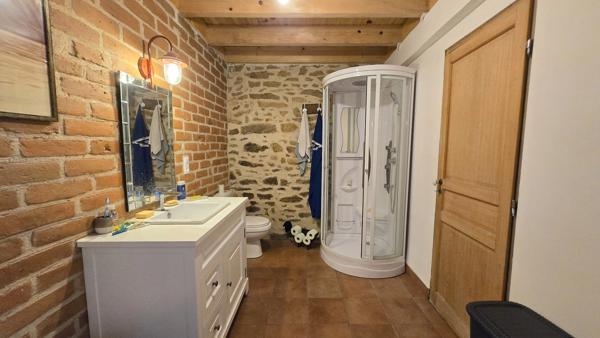 MAISON EN PIERRE RENOVEE 7P + JARDIN - ENVIRONNEMENT CAMPAGNE - PROCHE MONTS DE BLOND