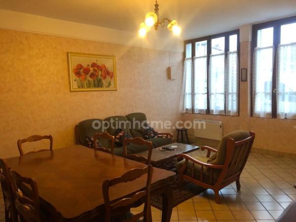 Maison de bourg de 180m2 avec 6 chambres.