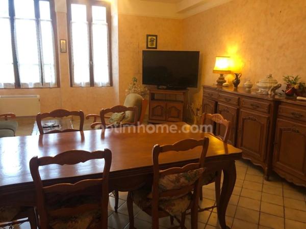 Maison de bourg de 180m2 avec 6 chambres.