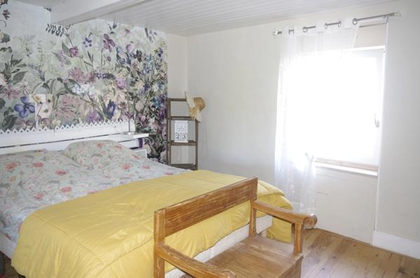 Maison à vendre à Vic Fezensac 32190 , 6 pièces, 2/3 chambres, jardin exposition Sud /Est, puits, garage et parking.