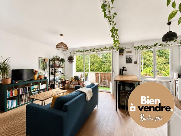 Appartement de 47m2 avec balcon, cave & garage.