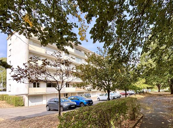 Appartement de 47m2 avec balcon, cave & garage.