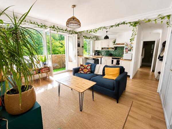 Appartement de 47m2 avec balcon, cave & garage.