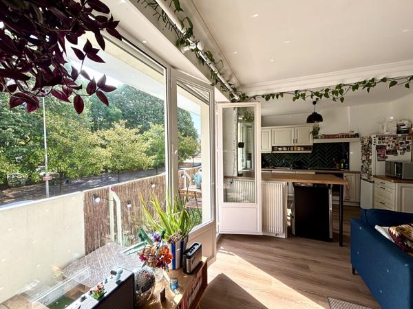 Appartement de 47m2 avec balcon, cave & garage.
