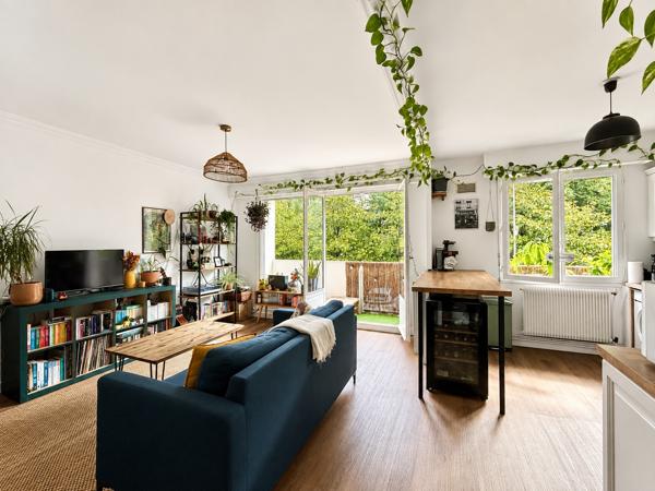 Appartement de 47m2 avec balcon, cave & garage.