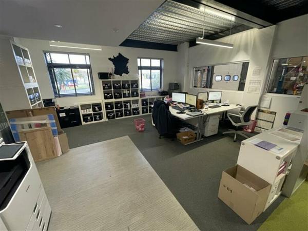 Local d'activites 1857 m² à louer HAUTE GOULAINE (réf : 44.019043)