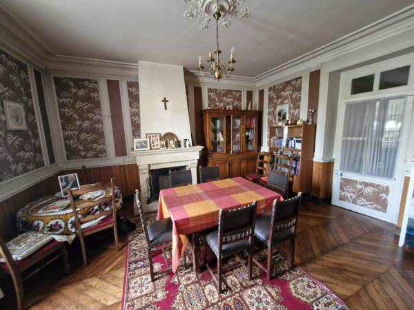 MAISON DE BOURG 4 CHAMBRES - GARAGE - JARDIN