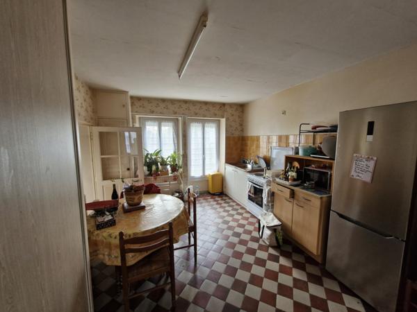 MAISON DE BOURG 4 CHAMBRES - GARAGE - JARDIN