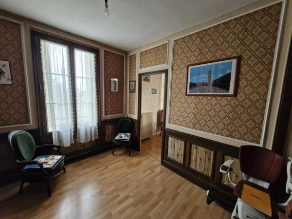 MAISON DE BOURG 4 CHAMBRES - GARAGE - JARDIN