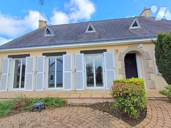 Maison proche des plages avec grand terrain.

A moins de 1 km des plages, découvrez cette cha...