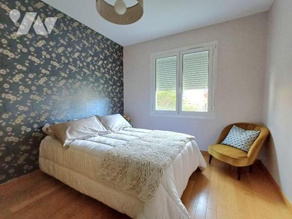 Maison proche des plages avec grand terrain.

A moins de 1 km des plages, découvrez cette cha...