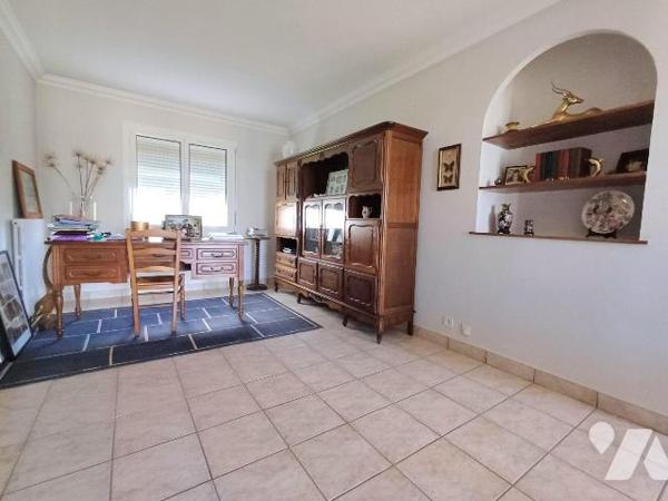 Maison proche des plages avec grand terrain.

A moins de 1 km des plages, découvrez cette cha...