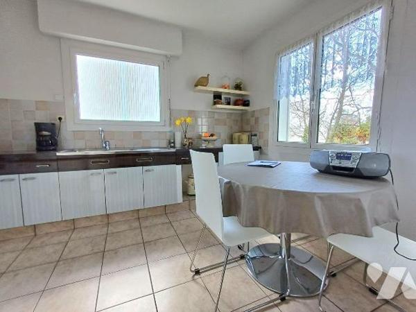 Maison proche des plages avec grand terrain.

A moins de 1 km des plages, découvrez cette cha...