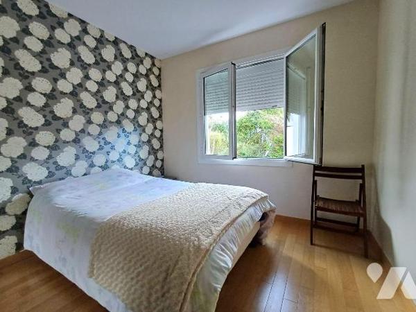 Maison proche des plages avec grand terrain.

A moins de 1 km des plages, découvrez cette cha...