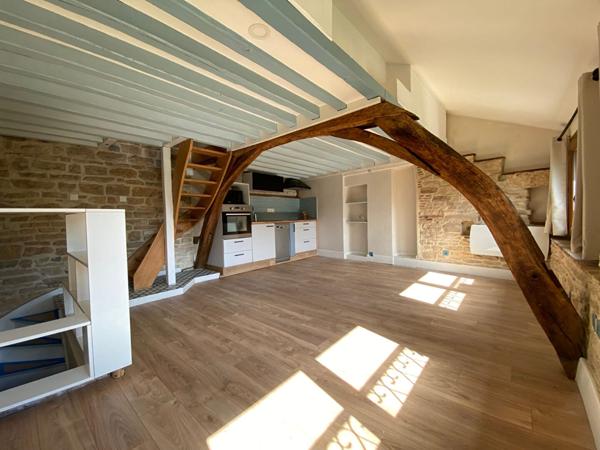 A VENDRE T2 de caractère en triplex HYPER CENTRE DIJON -45 m²