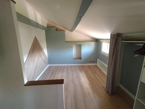 A VENDRE T2 de caractère en triplex HYPER CENTRE DIJON -45 m²