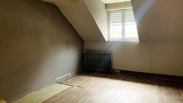 Maison familiale 144 m² – Grand garage – Cour – Fort potentiel