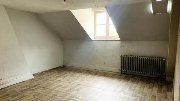 Maison familiale 144 m² – Grand garage – Cour – Fort potentiel