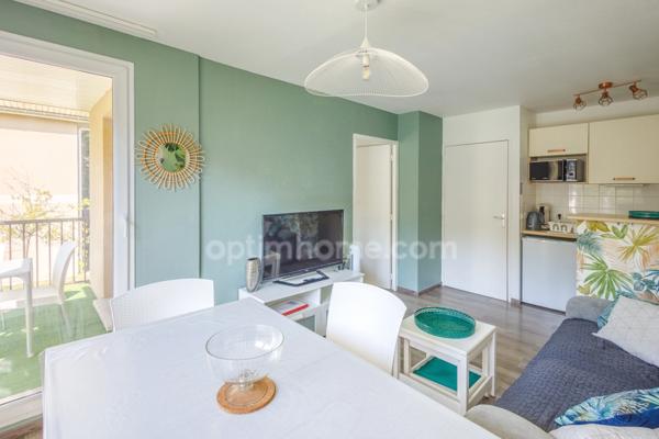 Proximité de Honfleur - Appartement de type T2 cabine - 38.40 m2 - 2 chambres - Terrasse - Parking - 1er étage sans ascenseur