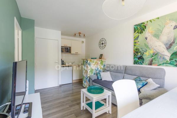 Proximité de Honfleur - Appartement de type T2 cabine - 38.40 m2 - 2 chambres - Terrasse - Parking - 1er étage sans ascenseur