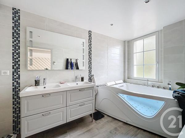 Maison à vendre  7 pièces - 213,10 m2 ST GERAND LE PUY - 03