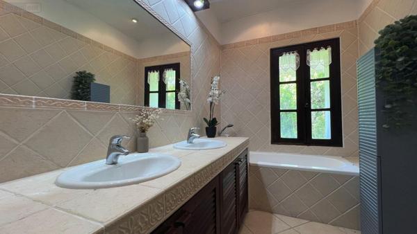 Maison à vendre à Saint-Benoît à la Réunion (97470), ref : 97405/133