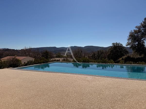 VILLA LUMINEUSE AVEC VUE IMPRENABLE PISCINE GARAGE A GREOUX LES BAINS